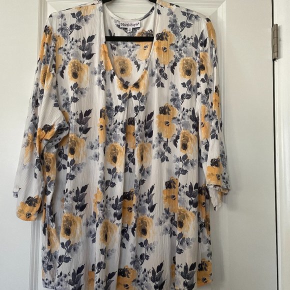 Women's Floral Top - Picture 1 of 5